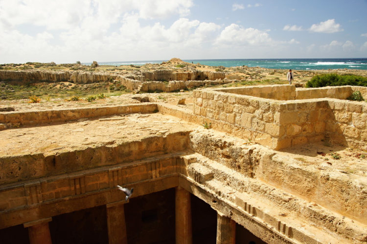 Pafos - lidé byli pohřbíváni daleko od města, aby se mrtví nemohli vrátit mezi živé
