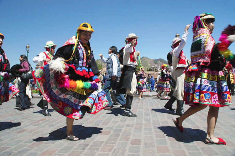 Cuzco - jedna z mnoha slavností konaných v centru Cuzca